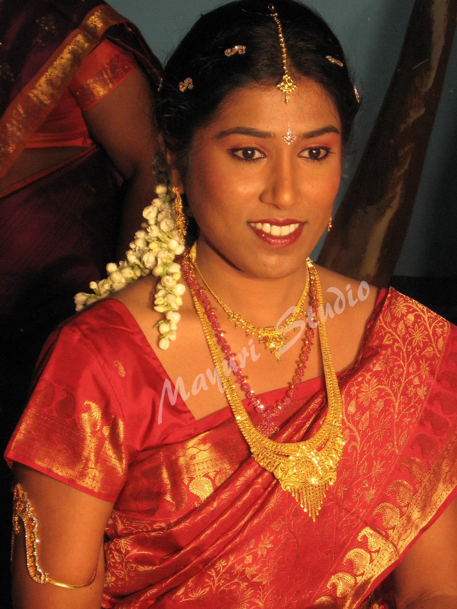 Bridal makeup and mehndi work by Mayuri Kakkad