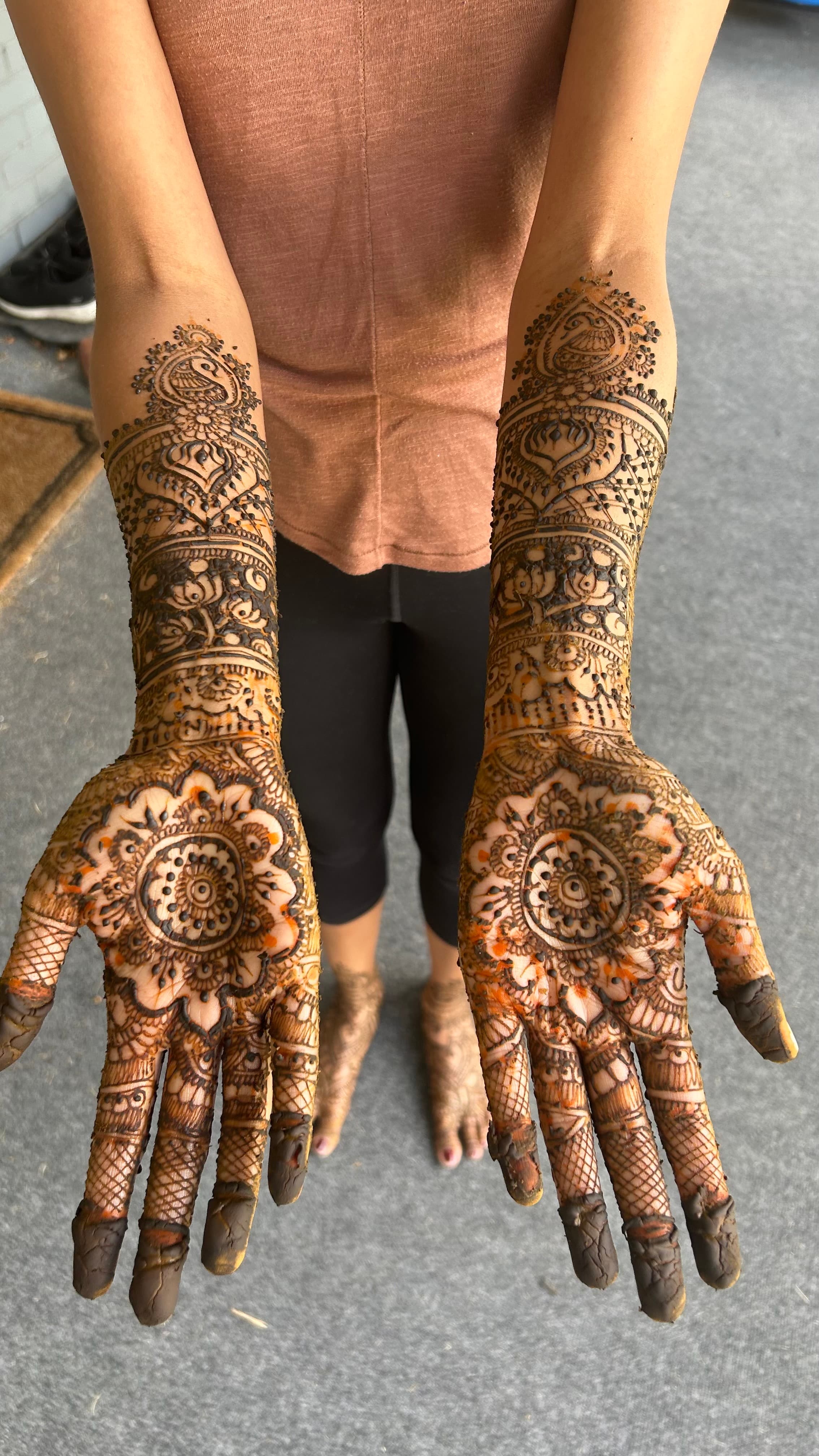 Bridal makeup and mehndi work by Mayuri Kakkad